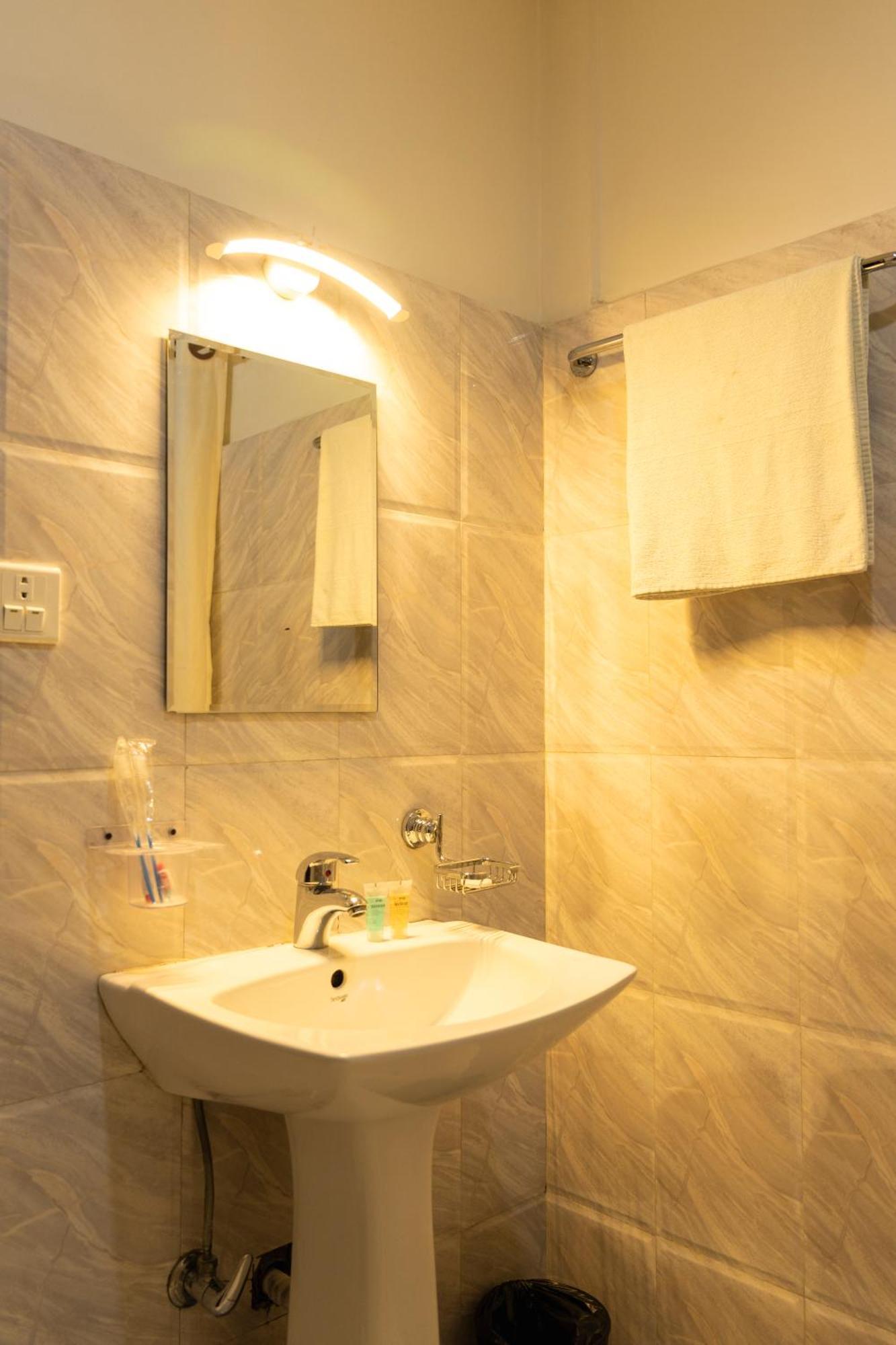 Hotel Maden Inn Itahari Ngoại thất bức ảnh